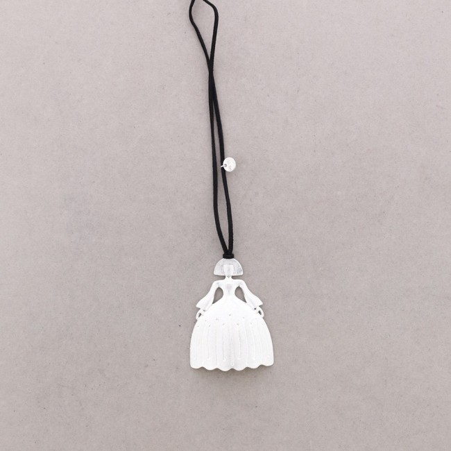 COLLAR LARGO COLGANTE MENINA METAL