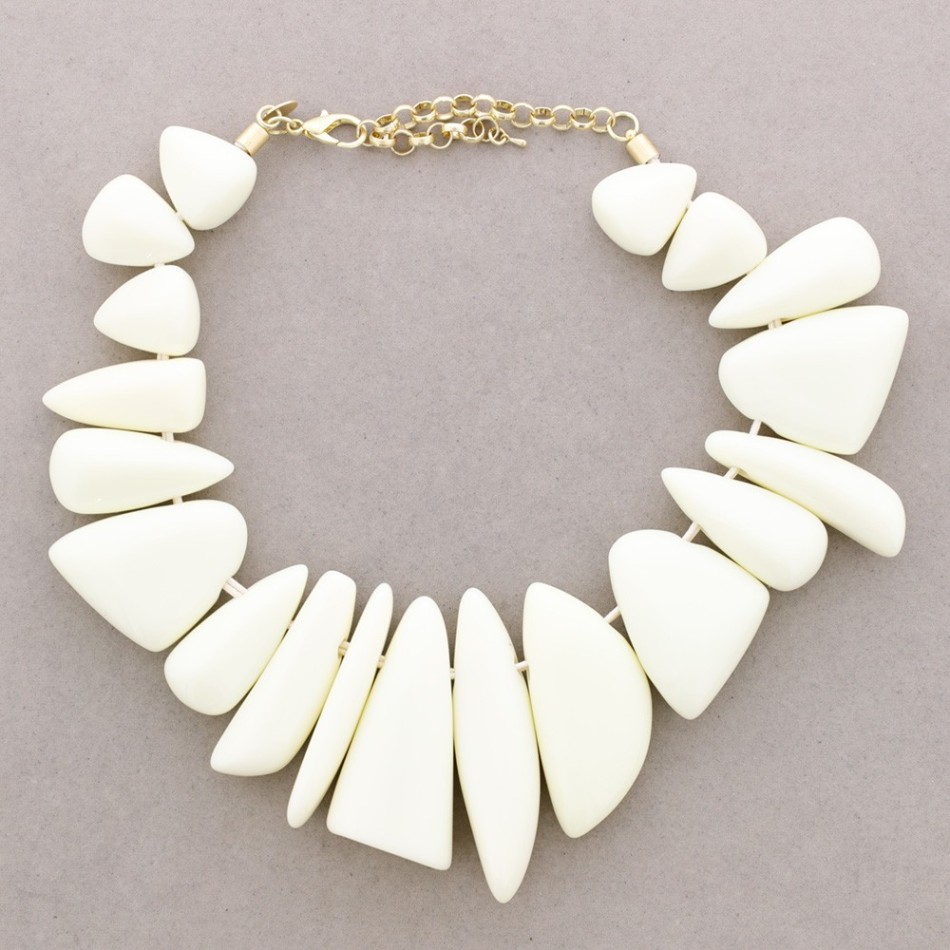 RESIN BEADS SHORT NECKLACE
