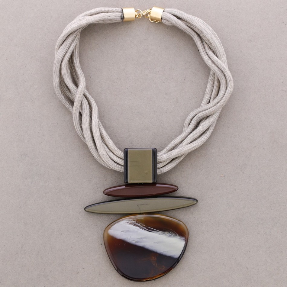 RESIN PENDANT NECKLACE