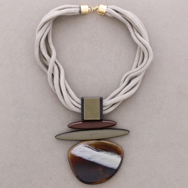 RESIN PENDANT NECKLACE