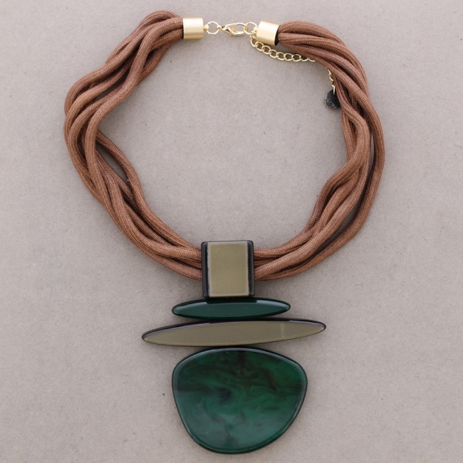 RESIN PENDANT NECKLACE