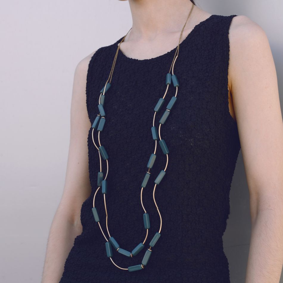 COLLAR LARGO DOBLE CUENTAS TUBO RECTANGULAR RESINA