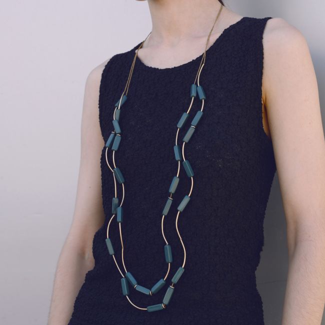 COLLAR LARGO DOBLE CUENTAS TUBO RECTANGULAR RESINA