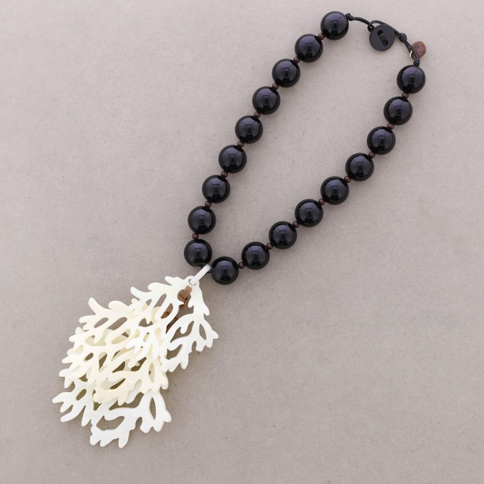 GARGANTILLA COLGANTE TRIPLE CORAL RESINA