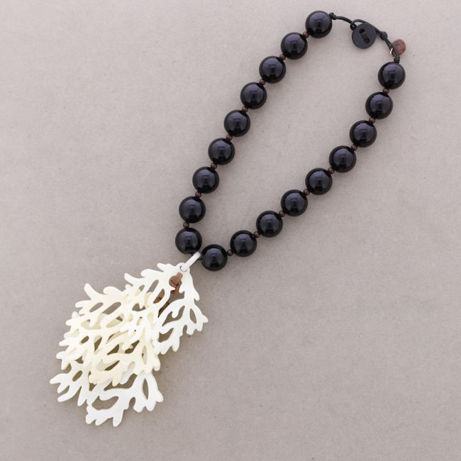 GARGANTILLA COLGANTE TRIPLE CORAL RESINA