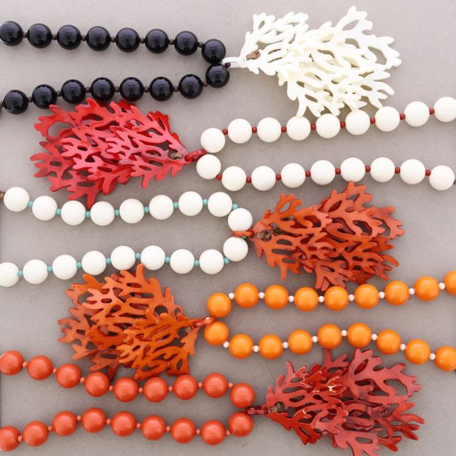 GARGANTILLA COLGANTE TRIPLE CORAL RESINA