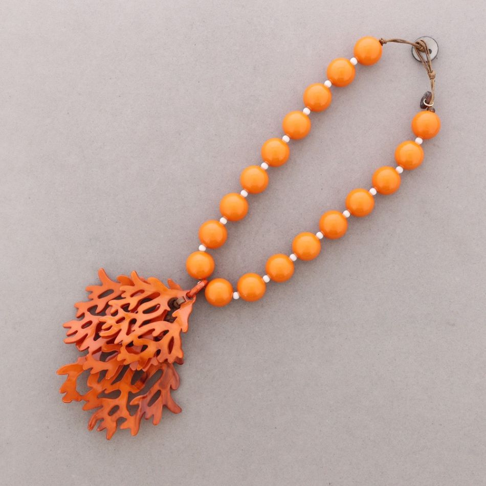 GARGANTILLA COLGANTE TRIPLE CORAL RESINA