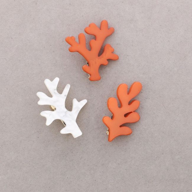 BROCHE SET TRIPLE CORAL RESINA