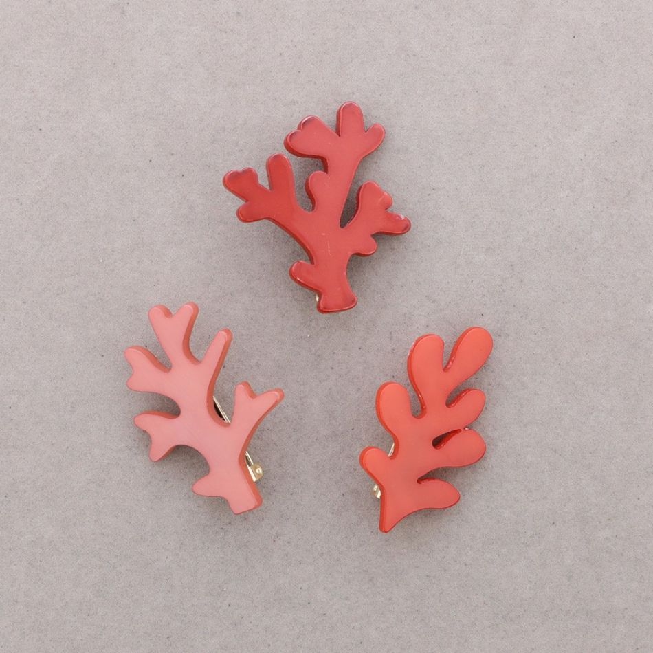 BROCHE SET TRIPLE CORAL RESINA