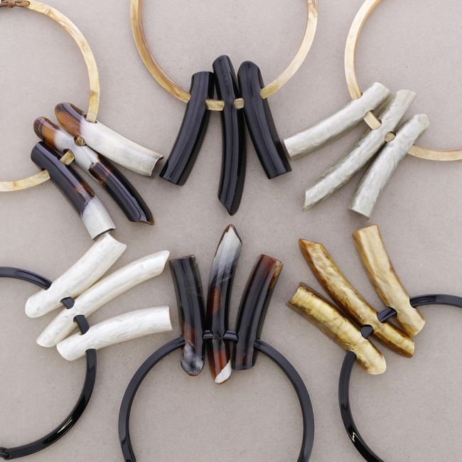 RESIN PENDANT NECKLACE