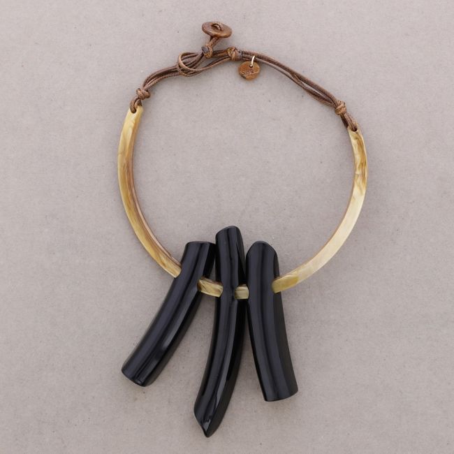 RESIN PENDANT NECKLACE