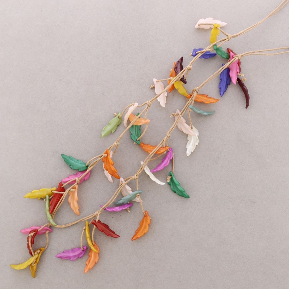 LONG NECKLACE WITH RESIN LEAF PENDANTS