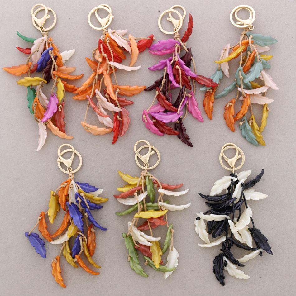 RESIN LEAF PENDANT KEYCHAIN