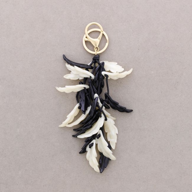 RESIN LEAF PENDANT KEYCHAIN