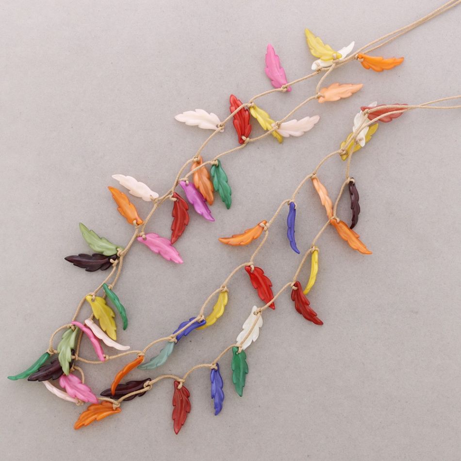 COLLAR LARGO DOBLE COLGANTES HOJAS RESINA