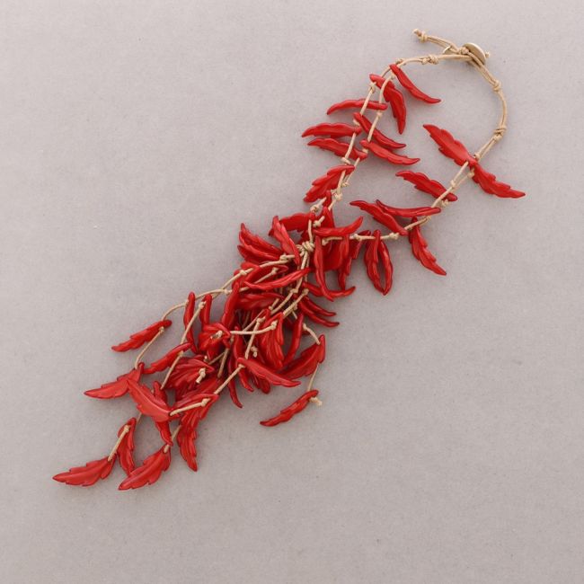 RESIN LEAF PENDANT NECKLACE