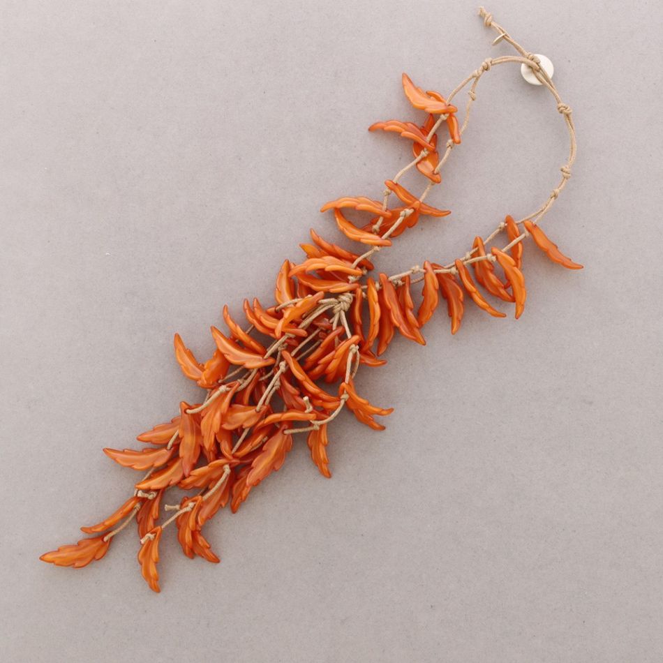 RESIN LEAF PENDANT NECKLACE