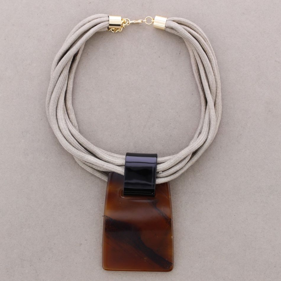 GARGANTILLA COLGANTE RECTANGULAR RESINA