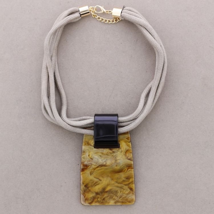 GARGANTILLA COLGANTE RECTANGULAR RESINA
