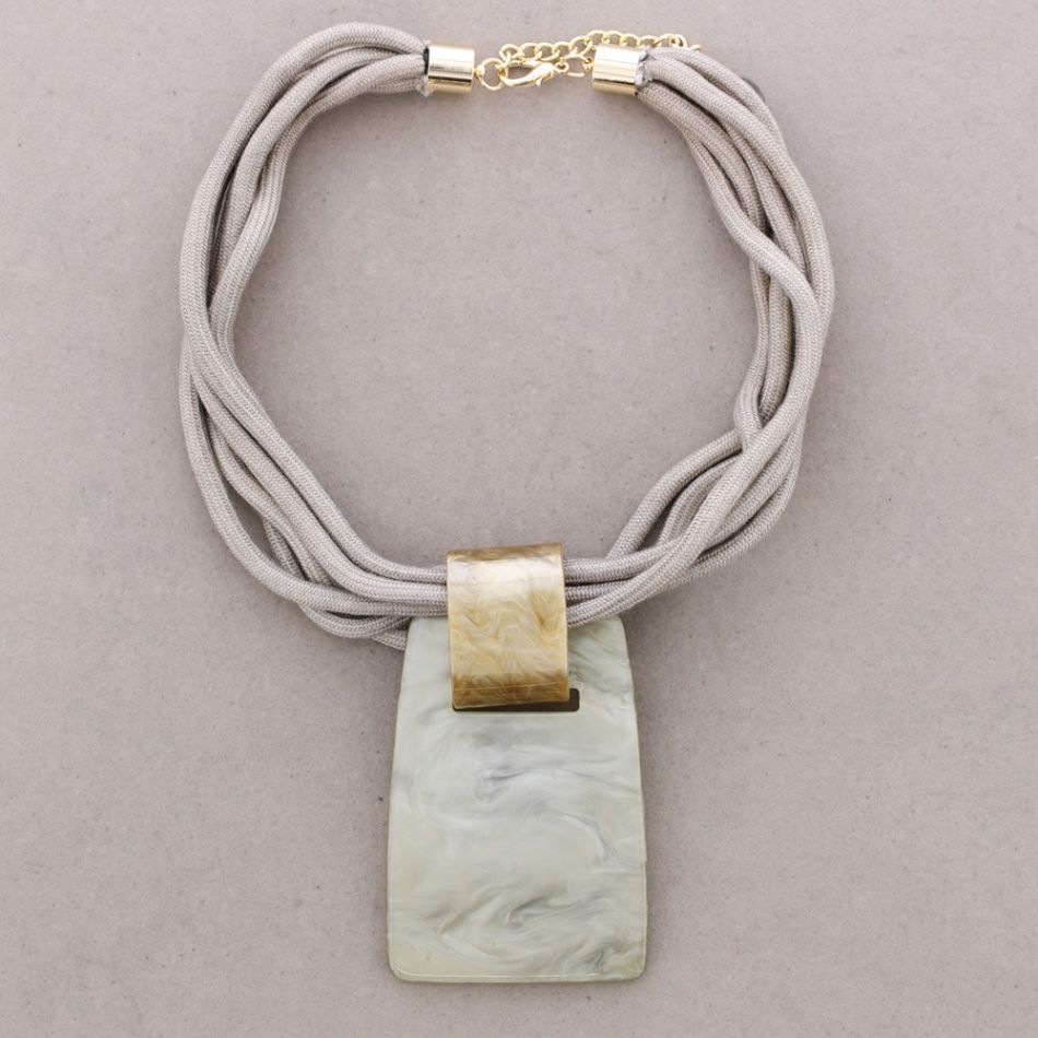 GARGANTILLA COLGANTE RECTANGULAR RESINA
