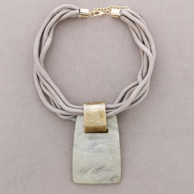 GARGANTILLA COLGANTE RECTANGULAR RESINA