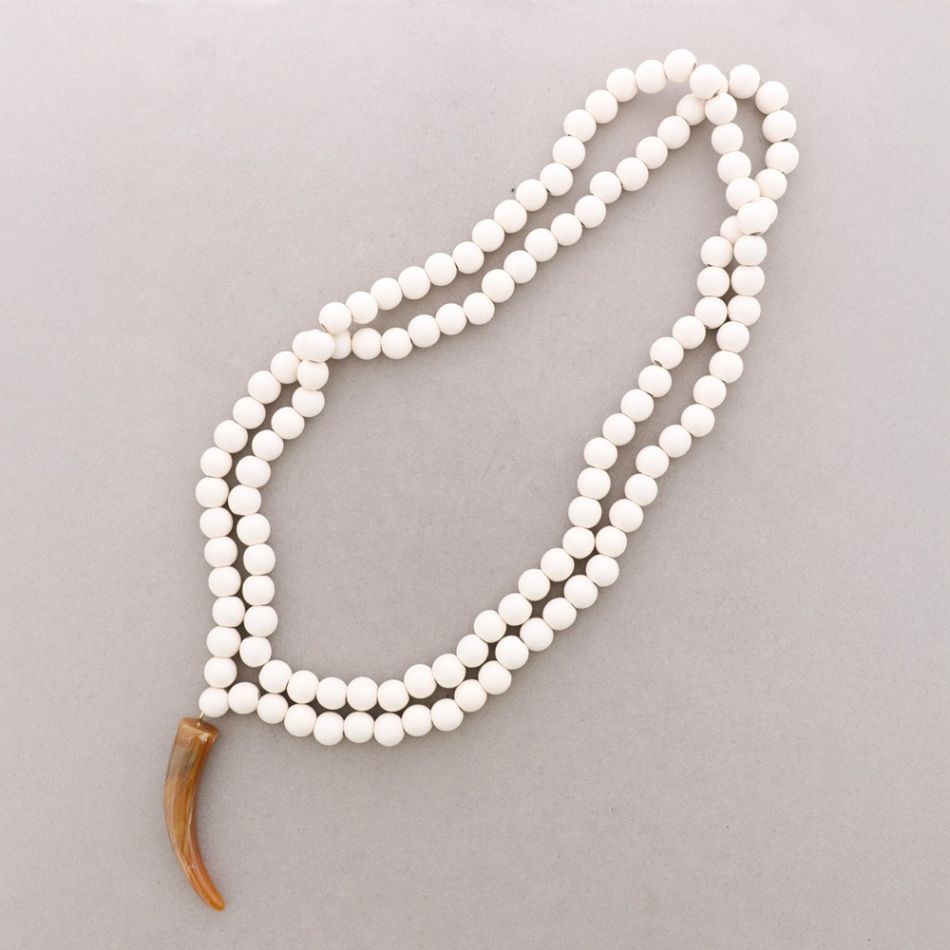 LONG WOODEN BEAD NECKLACE WITH RESIN HORN PENDANT
