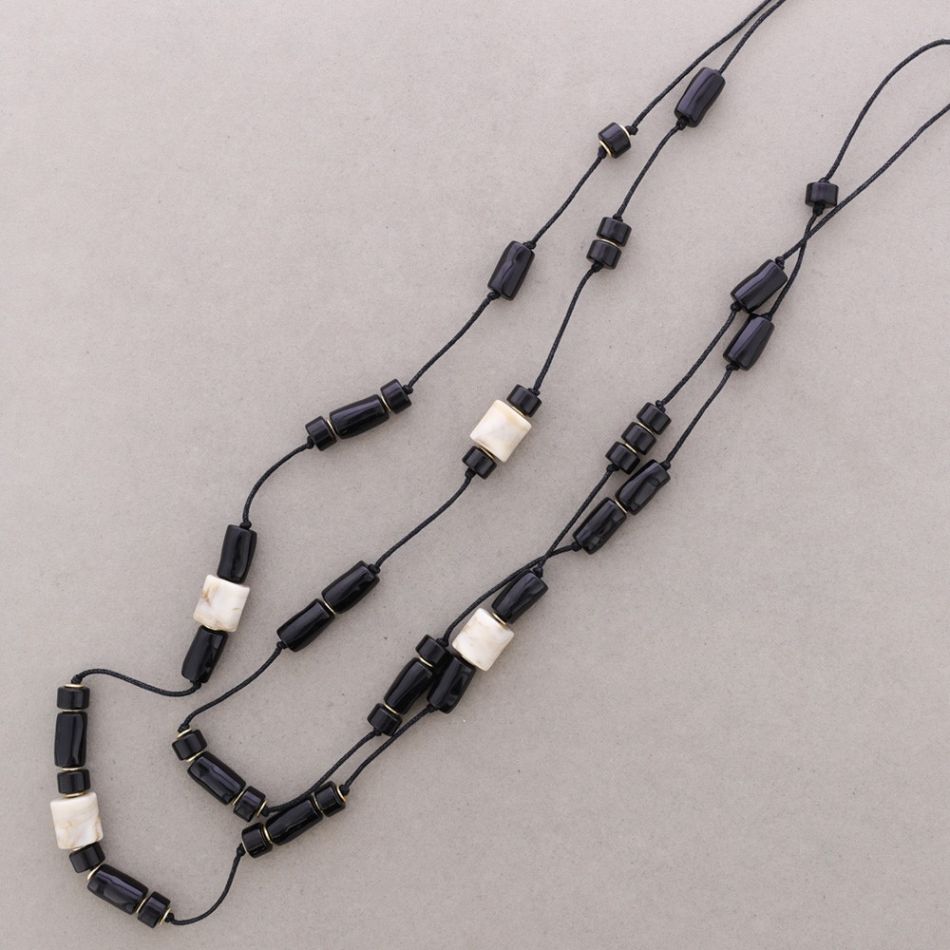 COLLAR LARGO DOBLE CUENTAS RESINA