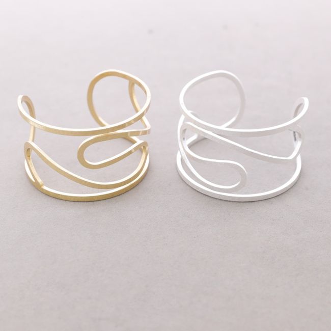 ADJUSTABLE METAL BRACELET
