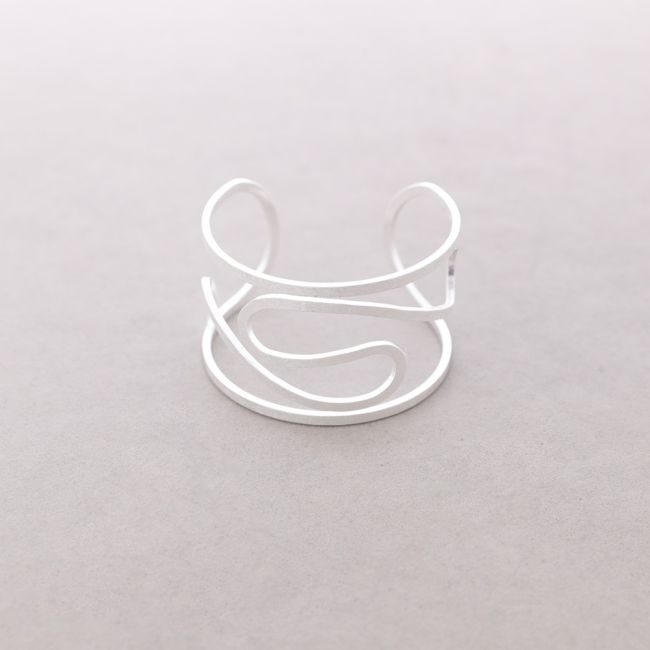 ADJUSTABLE METAL BRACELET