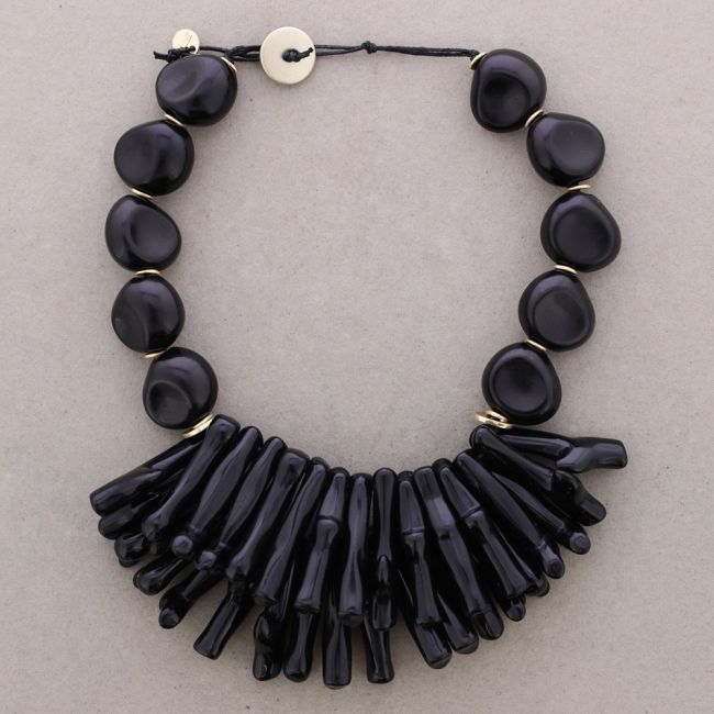 NECKLACE WITH CORAL AND RESIN PENDANT BEADS