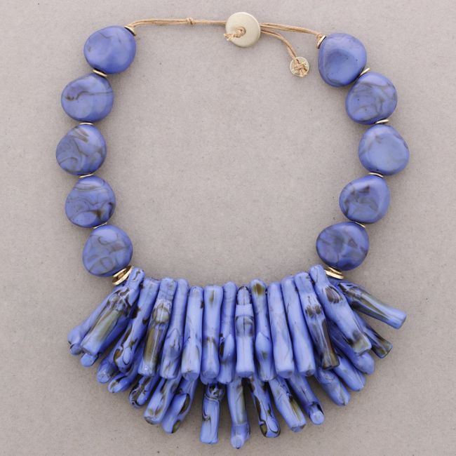 NECKLACE WITH CORAL AND RESIN PENDANT BEADS