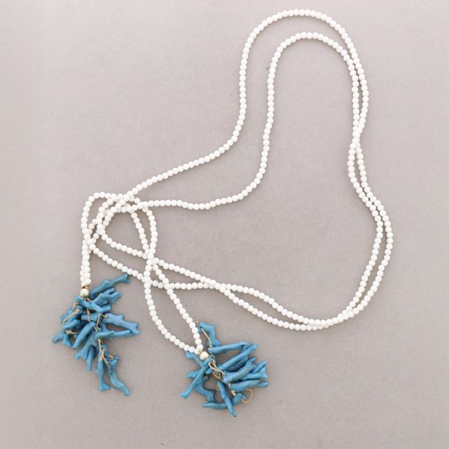 COLLAR ABIERTO CUENTAS COLGANTES CORALES RESINA
