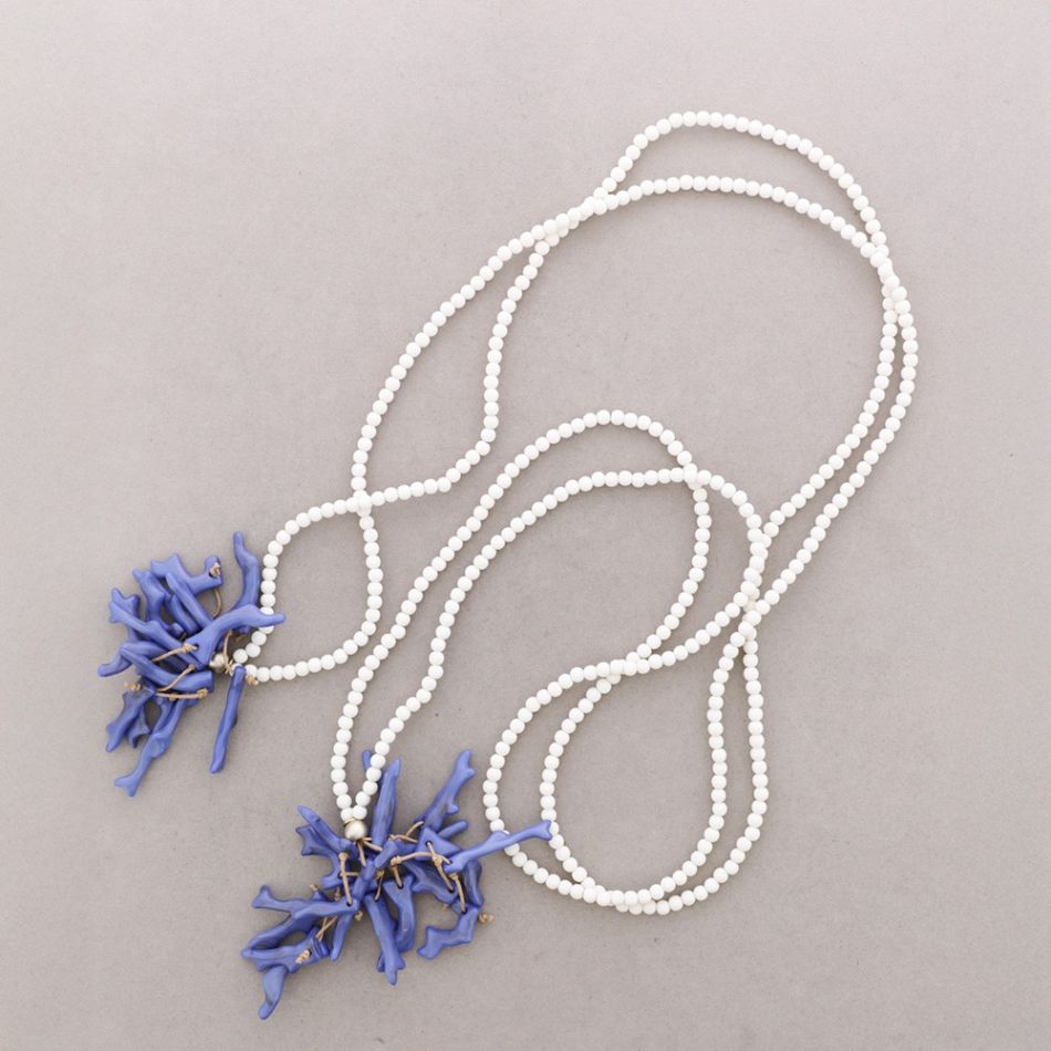 OPEN NECKLACE WITH CORAL RESIN PENDANT BEADS