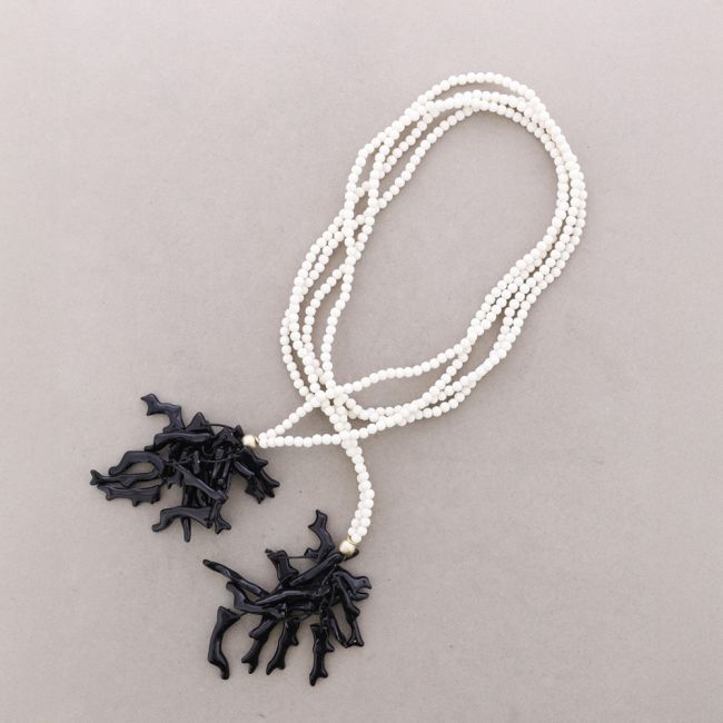 OPEN NECKLACE WITH CORAL RESIN PENDANT BEADS