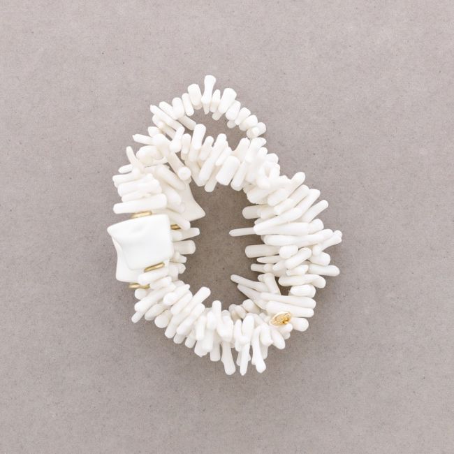 PULSERA ELÁSTICA TRIPLE CUENTAS CORALES RESINA