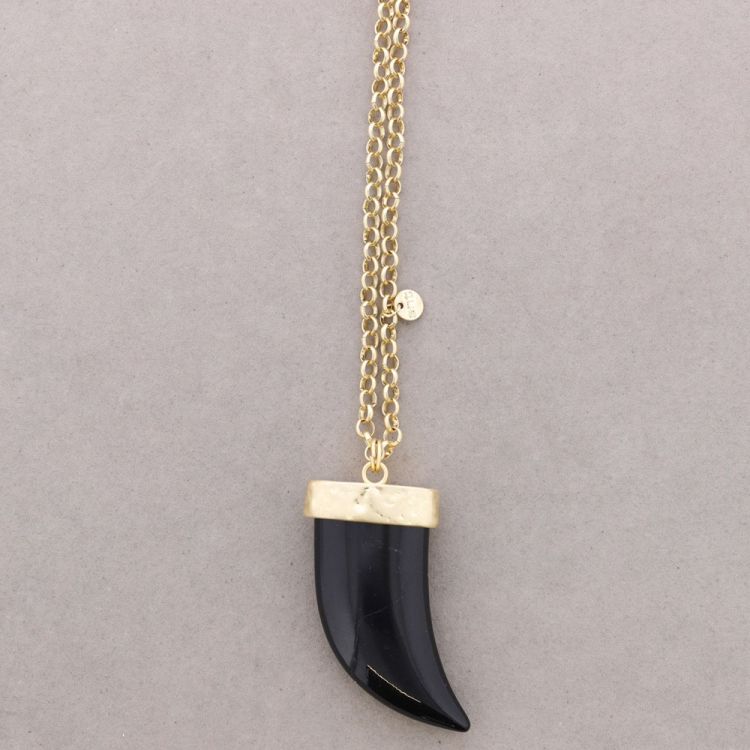 COLLAR LARGO COLGANTE CUERNO RESINA