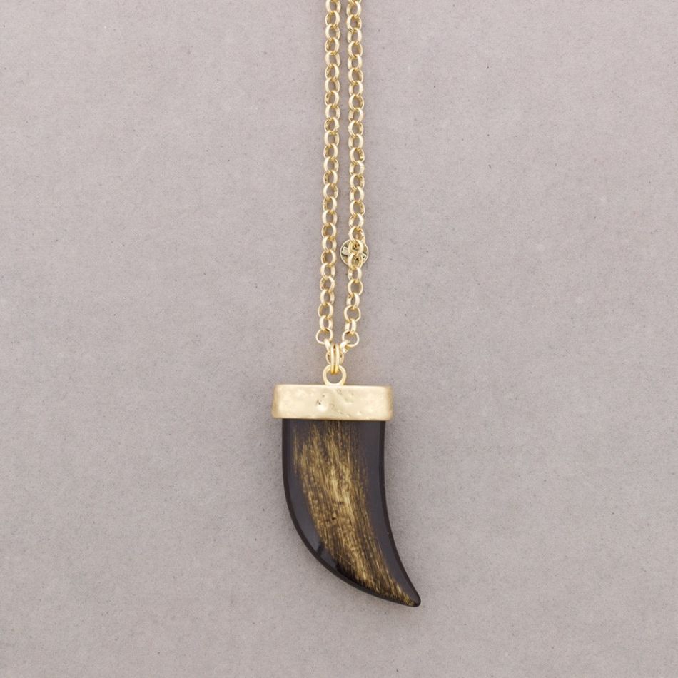 COLLAR LARGO COLGANTE CUERNO RESINA