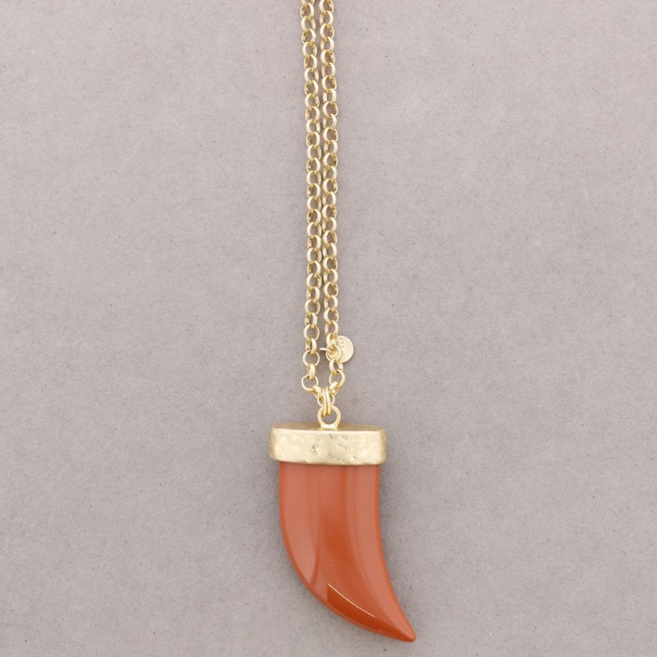 COLLAR LARGO COLGANTE CUERNO RESINA