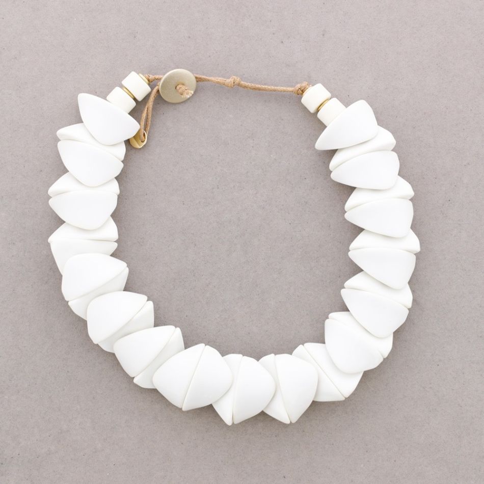 IRREGULAR RESIN BEAD CHOKER