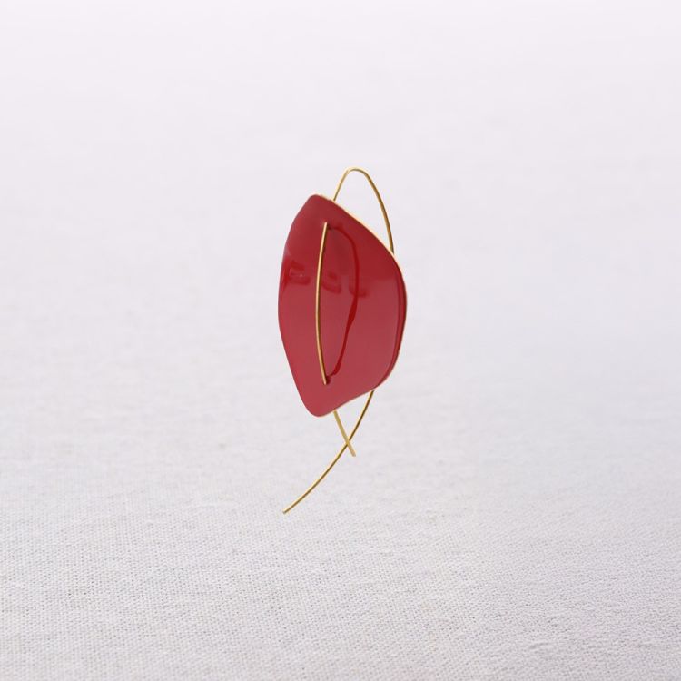 STEEL EARRINGS WITH ENAMEL LEAF PENDANT