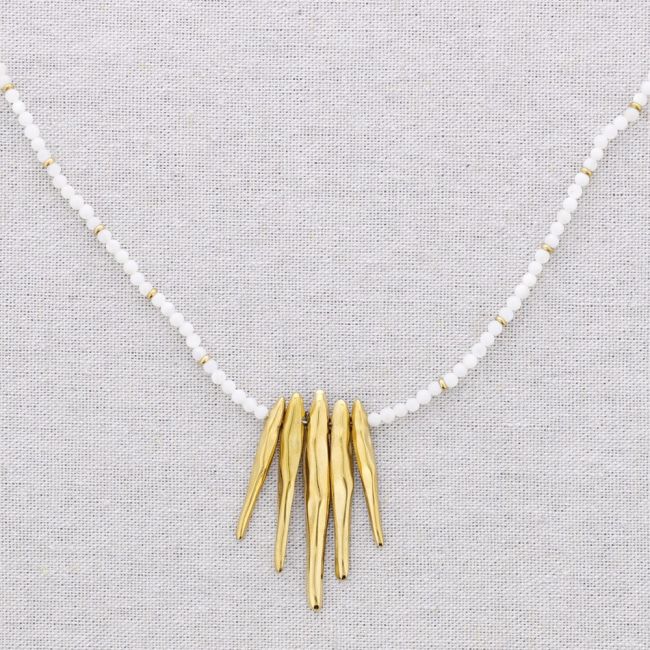STEEL NECKLACE WITH NACRE BEADS AND PENDANT STRIPS