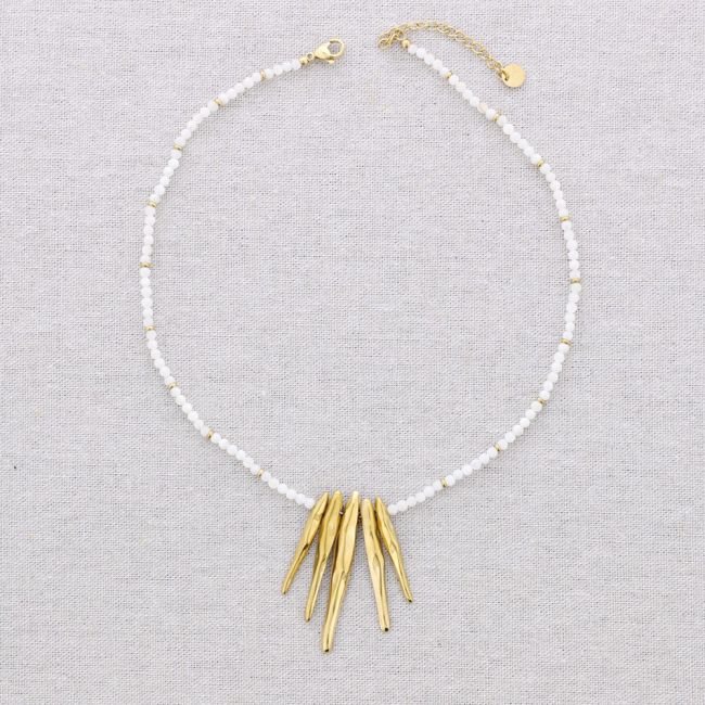STEEL NECKLACE WITH NACRE BEADS AND PENDANT STRIPS