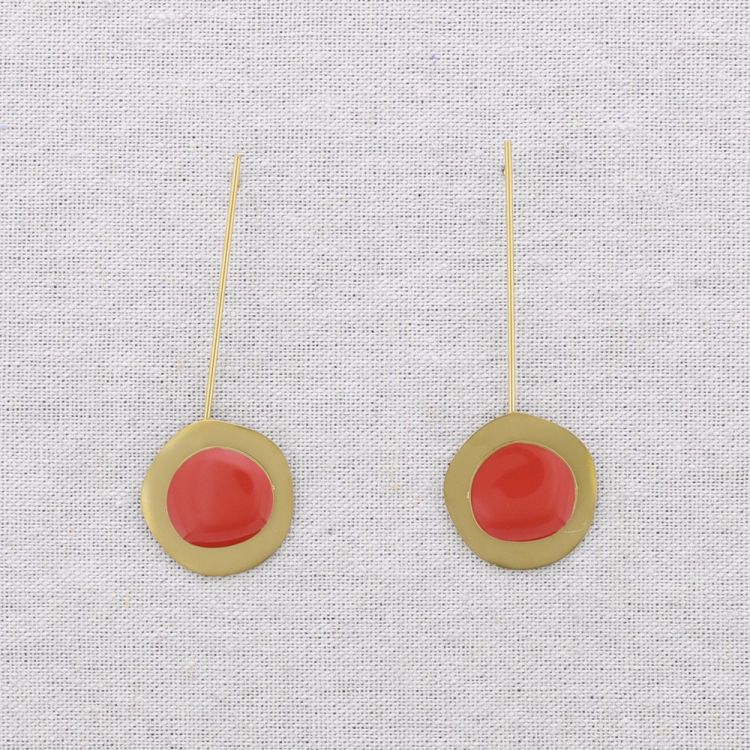 STEEL EARRINGS WITH ENAMEL MEDAL PENDANT