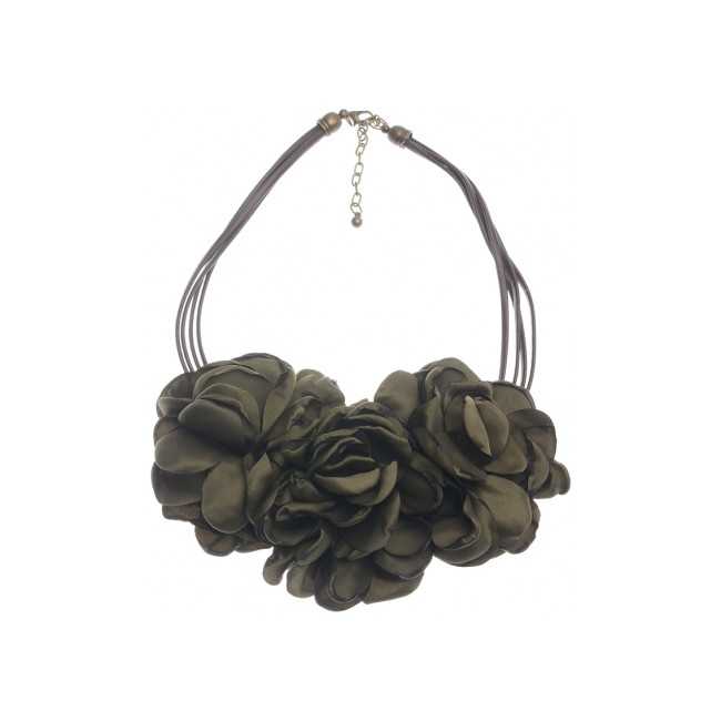 THREE FABRIC FLOWERS SHORT NECKLACE