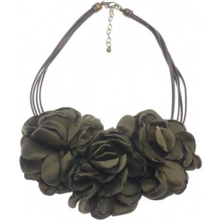 THREE FABRIC FLOWERS SHORT NECKLACE