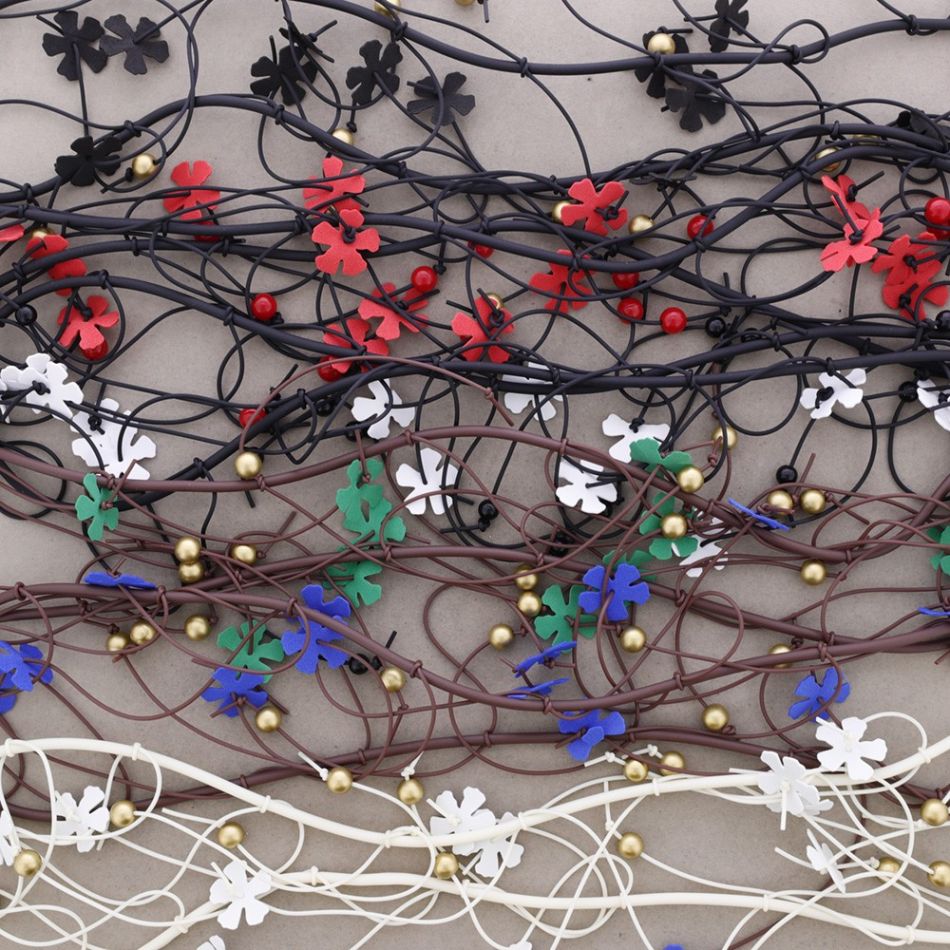 COLLAR LARGO FLECOS CAUCHO FLORES FOAMY