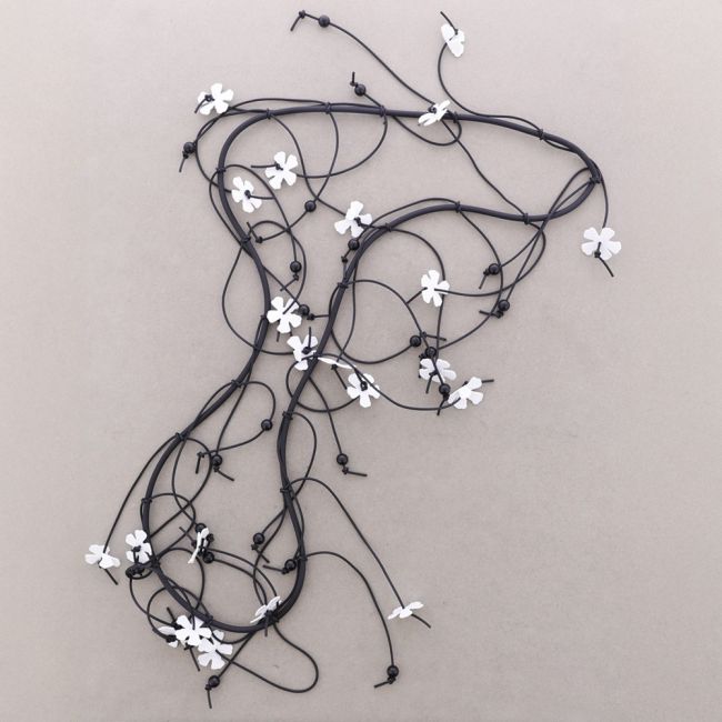COLLAR LARGO FLECOS CAUCHO FLORES FOAMY
