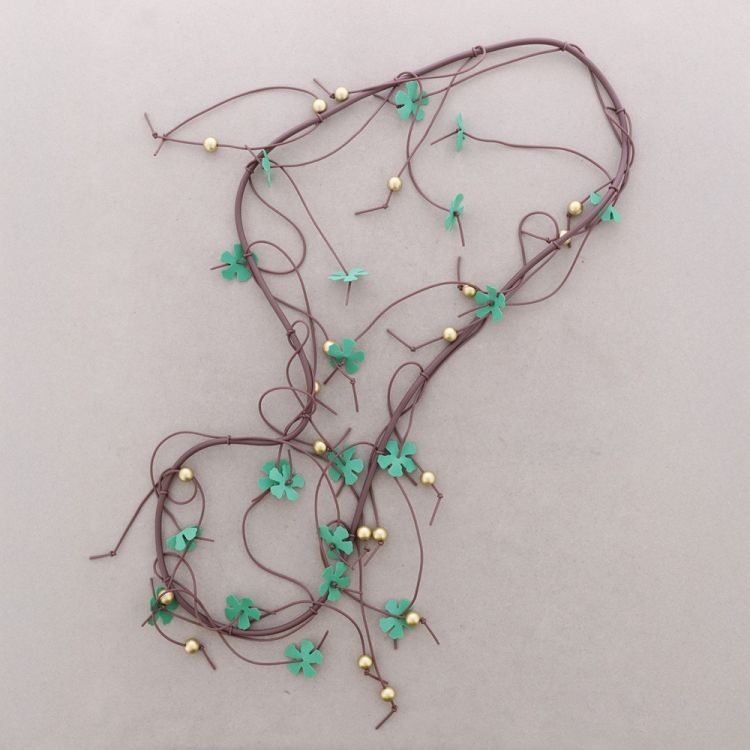 COLLAR LARGO FLECOS CAUCHO FLORES FOAMY
