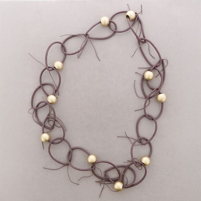 COLLAR LARGO ESLABONES GOMA BOLA RESINA