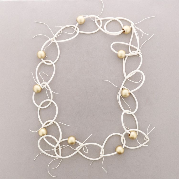 COLLAR LARGO ESLABONES GOMA BOLA RESINA
